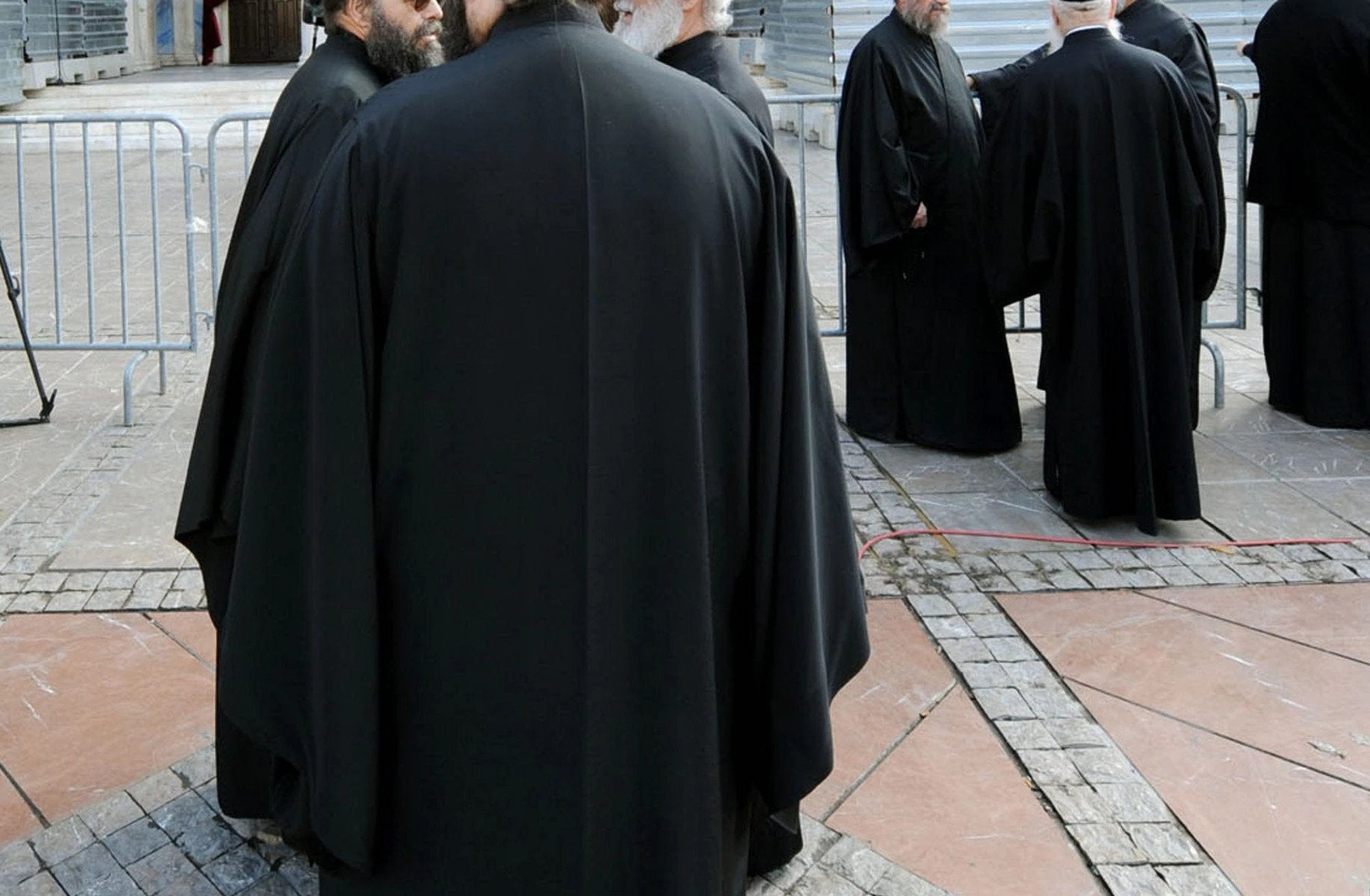 Στο δρόμο θέλει να αφήσει ο Σύριζα 9000 ιερείς!- Συζητήσεις για διακοπή της μισθοδοσίας τους